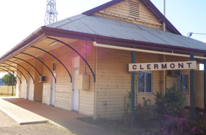 Smart Stayzzz Inns - Clermont Railway Station